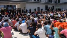 Ratusan orang ditangkap, tentara gerebek markas penipuan online - Reuters