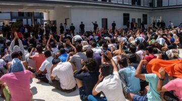 Ratusan orang ditangkap, tentara gerebek markas penipuan online - Reuters