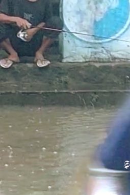 Cor Jalan Kabupaten Sukabumi tak tuntas, banjir terjang rumah warga Bojonggenteng