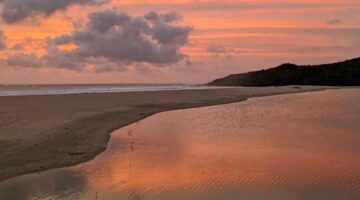 Senja di Pantai Cipanarikan Sukabumi - Ist