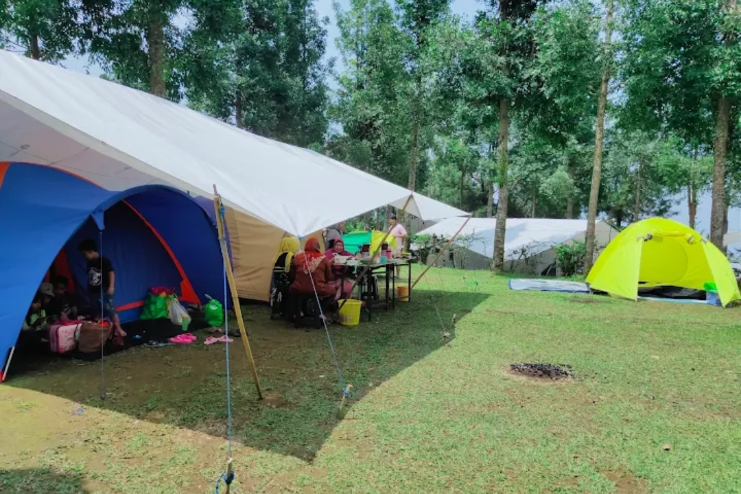 Batu Tapak Camping Ground - Dina Yuliana
