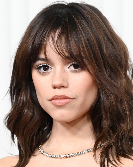 Wanita Sukabumi, tren warna dan 7 model rambut sebahu ini bakal populer 2026 5 Bottleneck Bangs