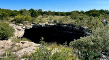 Fenomena The Devil's Sinkhole, Texas, Amerika Serikat - Google Maps