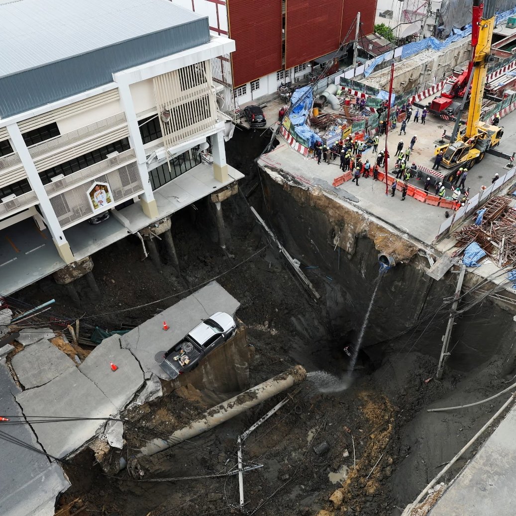 Tinjauan pakar geologi soal fenomena sinkhole di dunia, nomor 5 di Sukabumi 4 Fenomena sinkhole di Dusit, Thailand - Reuters