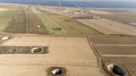 Fenomena sinkhole di lahan pertanian di Turkiye - Reuters