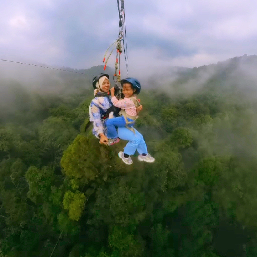 HTM dan jadwal buka Flying Fox Situ Gunung Sukabumi, jangan cuma ke jembatan gantung 1 Flying Fox Situ Gunung, Kadudampit, Sukabumi - Ist