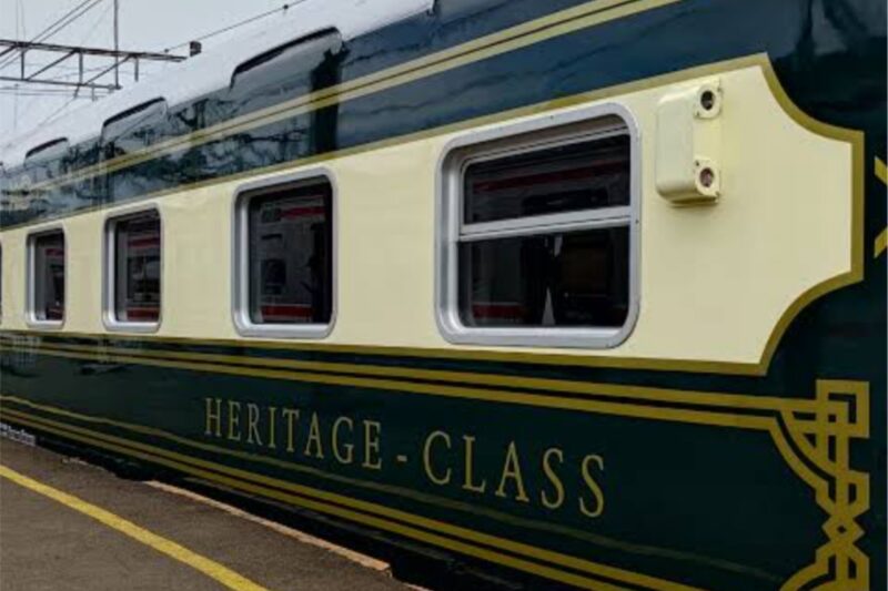 Gerbong Kereta Wisata Jaka Lalana - PT KAI