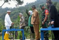 Gubernur Jawa Barat Dedi Mulyadi meresmikan PLTMH Cikakak didampingi Bupati Sukabumi - Ist