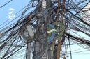 Ilustrasi kabel telepon dan internet semrawut - sukabumiheadline.com