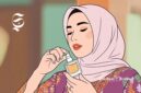 Ilustrasi wanita sedang menyemprotkan parfum ke tubuhnya - sukabumiheadline.com