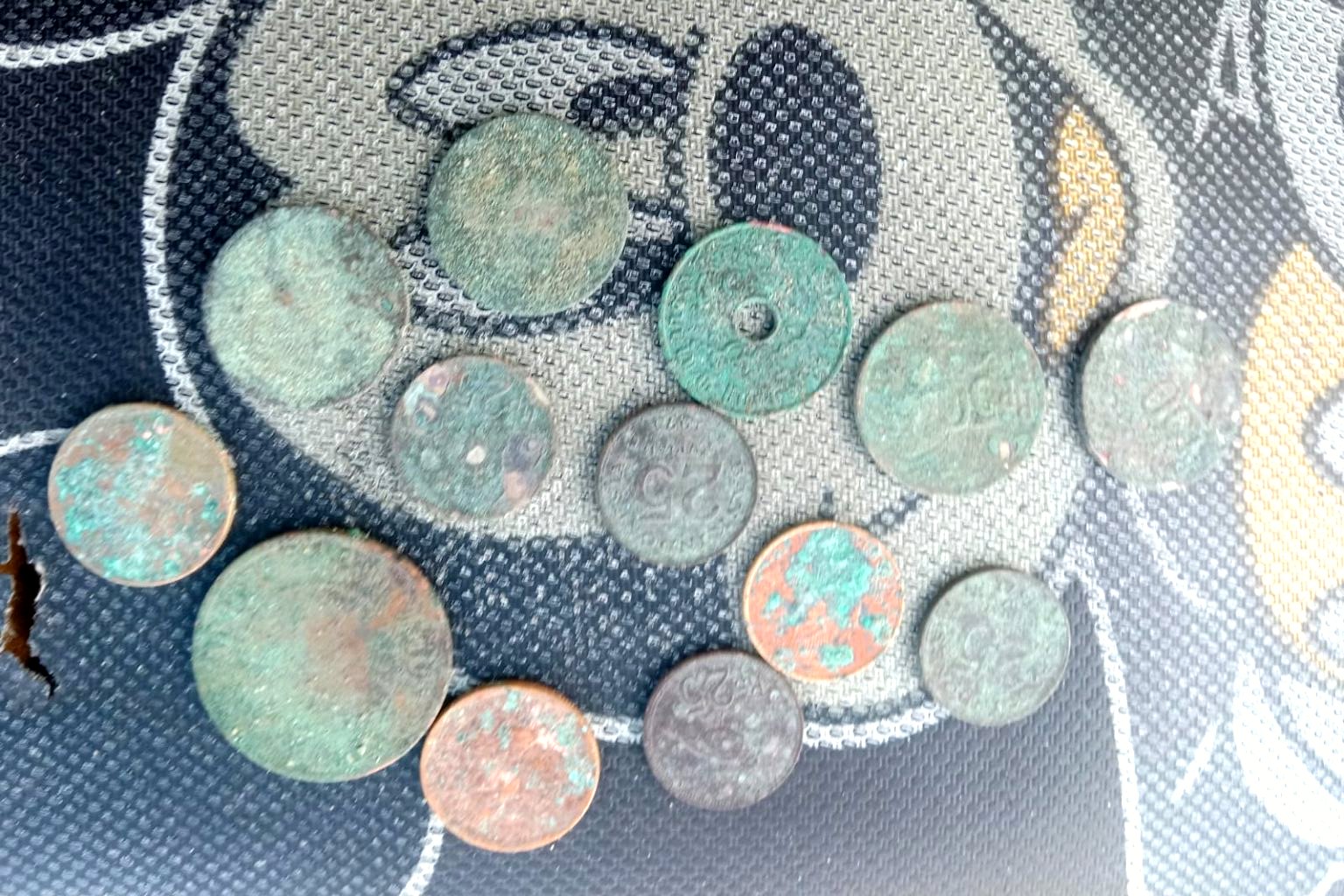 Koin kuno ditemukan di Ujung genteng Sukabumi