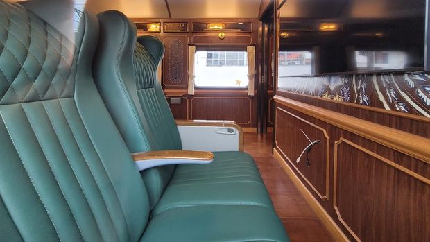 Intip interior Kereta Wisata Jaka Lalana, rute, jadwal dan destinasi dekat stasiun di Sukabumi 2 Kursi penumpang Kereta Wisata Jaka Lalana