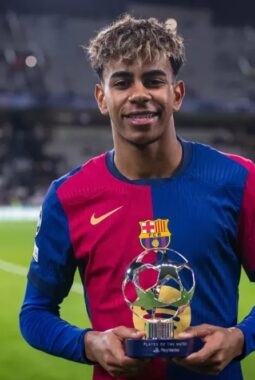 Deretan pesepakbola Muslim bersinar di liga top dunia 2025