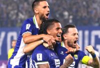 Luciano Guaycochea dan Marc Klok merayakan gol Ramon Tanque ke gawang Bangkok United FC - Persib