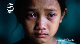 Seorang gadis tengah bersedih dengan mata tak berkedip - sukabumiheadline.com