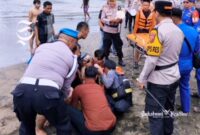 Turis lokal tewas terseret ombak Pantai Karanghawu Sukabumi - Ist