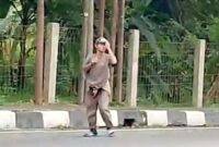 Viral seorang pria jalan mundur dari Bogor ke Sukabumi - Ist