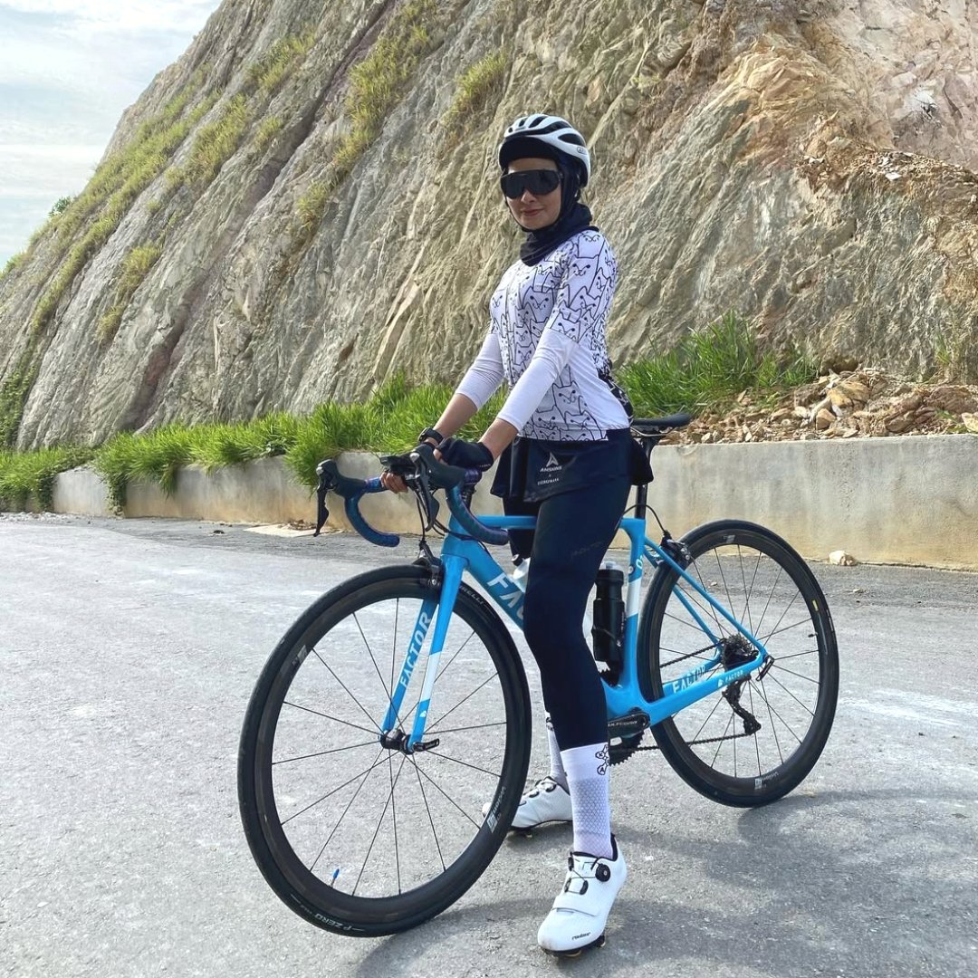 KDM goda dan minta wanita Malaysia ini tinggal di Lembur Pakuan, cek 5 persamaannya 5 Young Syefura Othman dan hobi bersepeda - @young.syefura