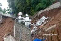 11 kecamatan di Sukabumi diterjang banjir dan longsor, Tugu Jabar Istimewa rungkad diterjang longsor - Ist