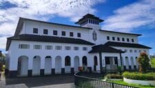 Kantor Desa Giriawas di Garut, didesain mirip Gedung Sate - Ist
