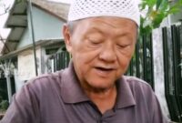 Hasanudin menjalani kehidupan sederhana setelah mualaf dengan berjualan es cincau dan nanas - YouTube-Gavy Story