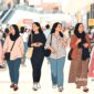 Ilustrasi perempuan jalan-jalan di mall - sukabumiheadline.com