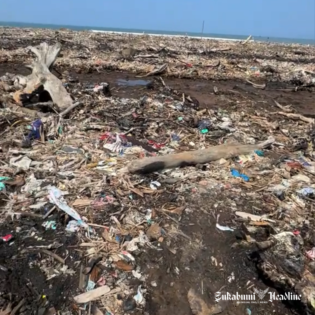 Kondisi Pantai Loji Sukabumi dipenuhi sampah - @nadinemerry92