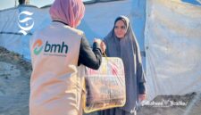 Lawan suhu ekstrem, Lembaga Amil Zakat Nasional Baitul Maal Hidayatullah (BMH) dan PT Indo Anata Development peluk hangat warga Gaza di pengungsian