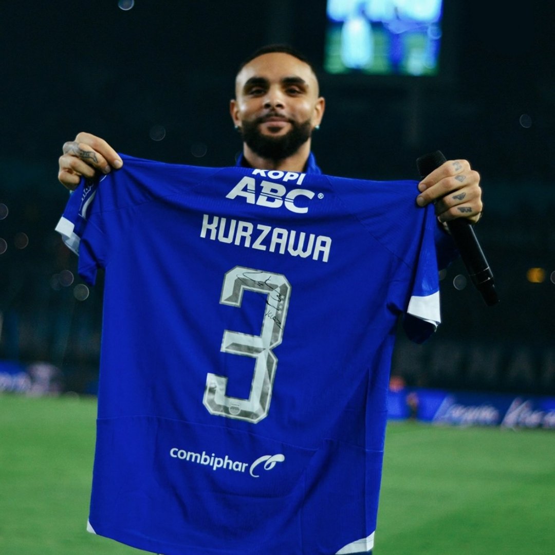 Layvin Kurzawa menggunakan nomor punggung 3 di Persib Bandung - Persib