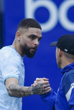 Foto-foto dan kesan Layvin Kurzawa Latihan bareng Persib, dikomentari Bojan Hodak