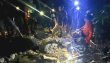 Polisi di lokasi penemuan mayat tanpa kepala tapi tubuh utuh di Sukabumi - Polsek Ciracap