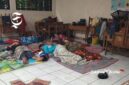 Pengungsi korban banjir Cidadap, Simpenan, Sukabumi tidur di sekolah - sukabumiheadline.com