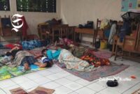 Pengungsi korban banjir Cidadap, Simpenan, Sukabumi tidur di sekolah - sukabumiheadline.com