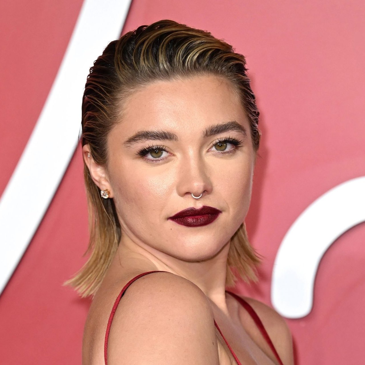 Tren lipstik warna gothic - Beautified