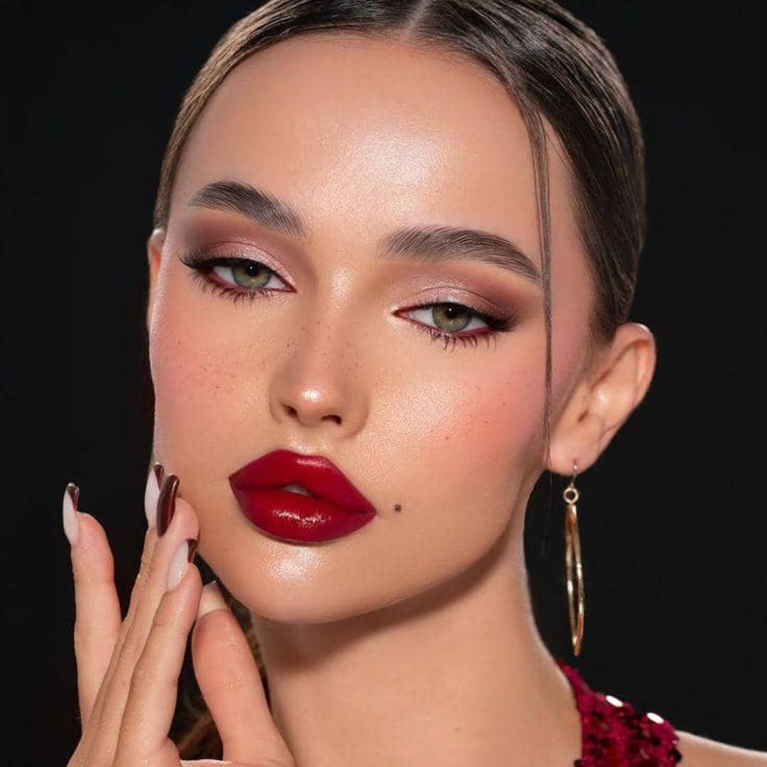 Tren lipstik warna merah maroon - Ist