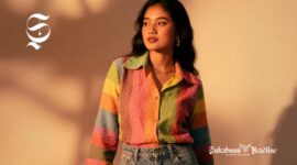 Wanita memakai outfit dan celana jeans longgar retro era 90 - sukabumiheadline.com