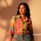 Wanita memakai outfit dan celana jeans longgar retro era 90 - sukabumiheadline.com