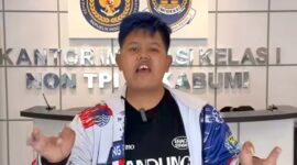 Bikin paspor di Sukabumi, Badru Kepiting siap dukung Persib away ke Tailan - Ist