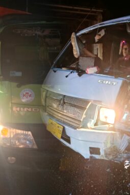 Brak! Truk vs Colt Bogoran depan lapak pasir Parungkuda Sukabumi