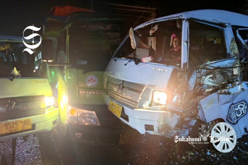 Brak! Truk vs Colt Bogoran depan lapak pasir Parungkuda Sukabumi