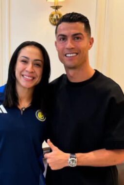 Kathellen Sousa, rekan Cristiano Ronaldo mualaf jelang Ramadhan