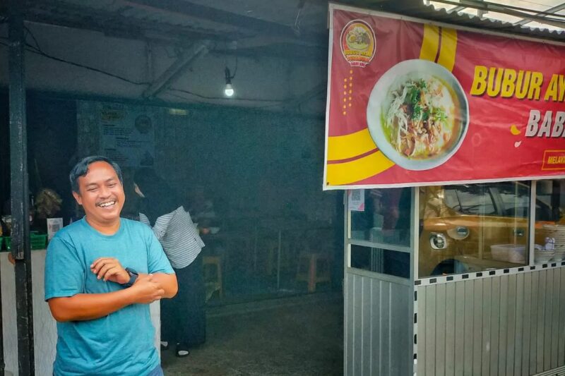 Kisah Azis asal Cisaat, 16 tahun dagang bubur Sukabumi di Kalimantan Barat - Rosadi Jamani