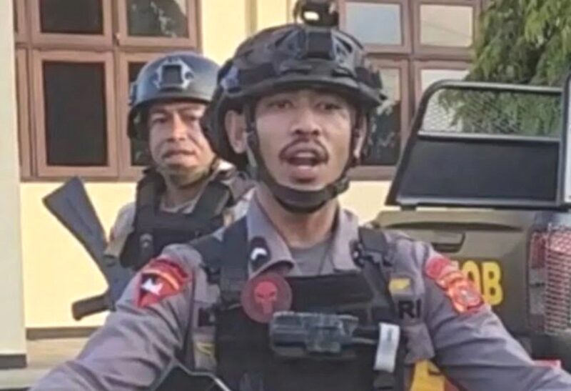 Oknum Brimob, Bripda MS (depan) aniaya bocah di Tual, Maluku Tenggara - Ist