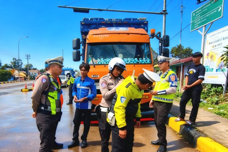Bandel, truk sumbu tiga ditindak Satlantas Polres Sukabumi - Ist