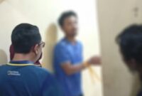 Bilal Ismail Hamdi saat rekonstruksi dan Wakapolres Karawang KompoBilal Ismail Hamdi saat melakukan rekonstruksi pembunuhan Hida Kasanah - Ist