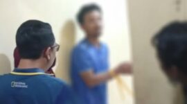 Bilal Ismail Hamdi saat rekonstruksi dan Wakapolres Karawang KompoBilal Ismail Hamdi saat melakukan rekonstruksi pembunuhan Hida Kasanah - Ist