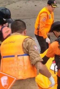 Dendi, wisatawan asal Depok ditemukan mengambang tak bernyawa di pantai Sukabumi