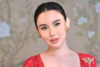 Fitria Yusuf anggun dengan kebaya merah - @fitriayusuf_official