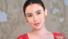 Fitria Yusuf anggun dengan kebaya merah - @fitriayusuf_official