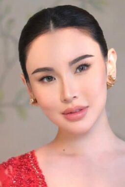 Profil dan perjalanan karier Fitria Yusuf, bos jalan tol mualaf karena ayah rajin sedekah